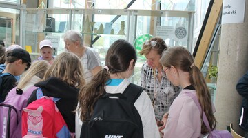Piknik Klub&oacute;w Młodego Odkrywcy na Uniwersytecie w Białymstoku podczas Podlaskiego Festiwalu Nauki i Sztuki 