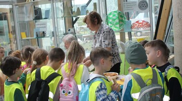 Piknik Klub&oacute;w Młodego Odkrywcy na Uniwersytecie w Białymstoku podczas Podlaskiego Festiwalu Nauki i Sztuki 
