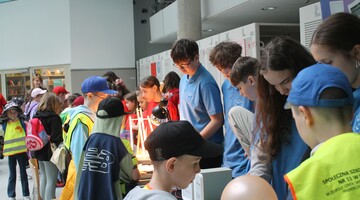 Piknik Klub&oacute;w Młodego Odkrywcy na Uniwersytecie w Białymstoku podczas Podlaskiego Festiwalu Nauki i Sztuki 