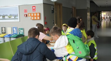 Piknik Klub&oacute;w Młodego Odkrywcy na Uniwersytecie w Białymstoku podczas Podlaskiego Festiwalu Nauki i Sztuki 