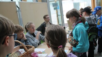 Piknik Klub&oacute;w Młodego Odkrywcy na Uniwersytecie w Białymstoku podczas Podlaskiego Festiwalu Nauki i Sztuki 