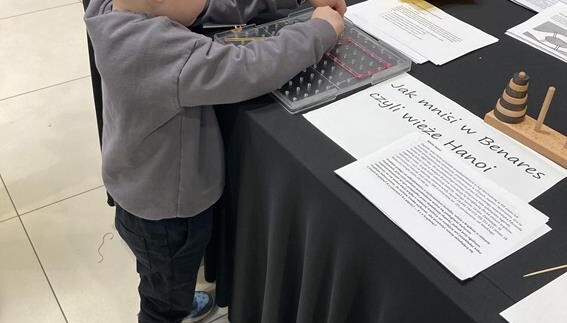 Matematyka, kt&oacute;ra bawi małych i dużych