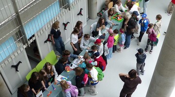 Piknik Klub&oacute;w Młodego Odkrywcy na Uniwersytecie w Białymstoku podczas Podlaskiego Festiwalu Nauki i Sztuki 