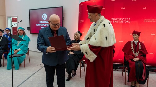 „Zasłużony dla Uniwersytetu w Białymstoku” nadano: dr. hab. Romualdowi Ryszardowi Andruszkiewiczowi, prof. UwB"