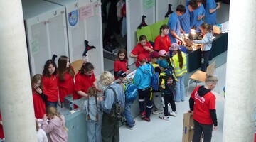 Piknik Klub&oacute;w Młodego Odkrywcy na Uniwersytecie w Białymstoku podczas Podlaskiego Festiwalu Nauki i Sztuki 