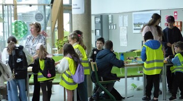 Piknik Klub&oacute;w Młodego Odkrywcy na Uniwersytecie w Białymstoku podczas Podlaskiego Festiwalu Nauki i Sztuki 