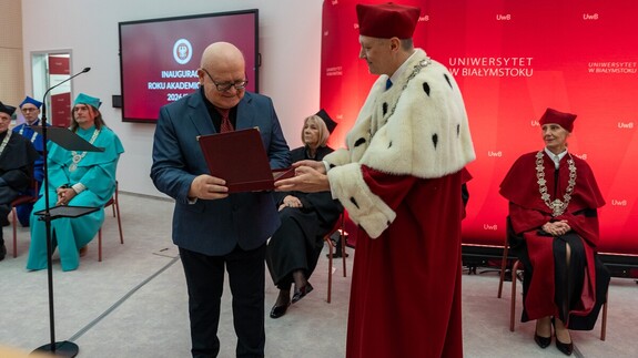 „Zasłużony dla Uniwersytetu w Białymstoku” nadano: dr. hab. Romualdowi Ryszardowi Andruszkiewiczowi, prof. UwB"