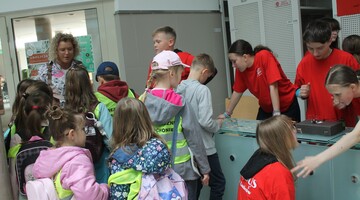 Piknik Klub&oacute;w Młodego Odkrywcy na Uniwersytecie w Białymstoku podczas Podlaskiego Festiwalu Nauki i Sztuki 