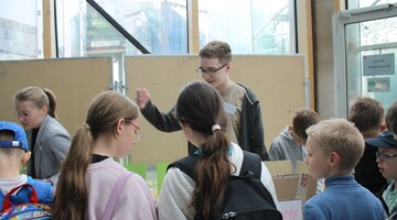 Piknik Klub&oacute;w Młodego Odkrywcy na Uniwersytecie w Białymstoku podczas Podlaskiego Festiwalu Nauki i Sztuki 