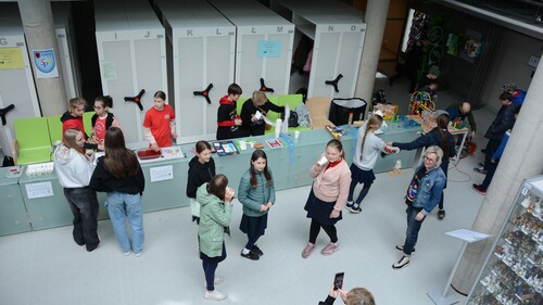 Piknik Klubów Młodego Odkrywcy na Uniwersytecie w Białymstoku podczas Podlaskiego Festiwalu Nauki i Sztuki 