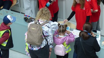 Piknik Klub&oacute;w Młodego Odkrywcy na Uniwersytecie w Białymstoku podczas Podlaskiego Festiwalu Nauki i Sztuki 