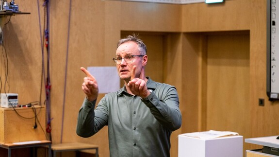 Uczniowie z Ostrołęki poznają nauki ścisłe w ramach akcji Studiuj z UwB