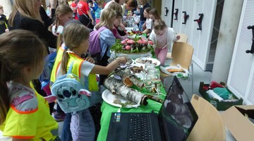 Piknik Klub&oacute;w Młodego Odkrywcy na Uniwersytecie w Białymstoku podczas Podlaskiego Festiwalu Nauki i Sztuki 